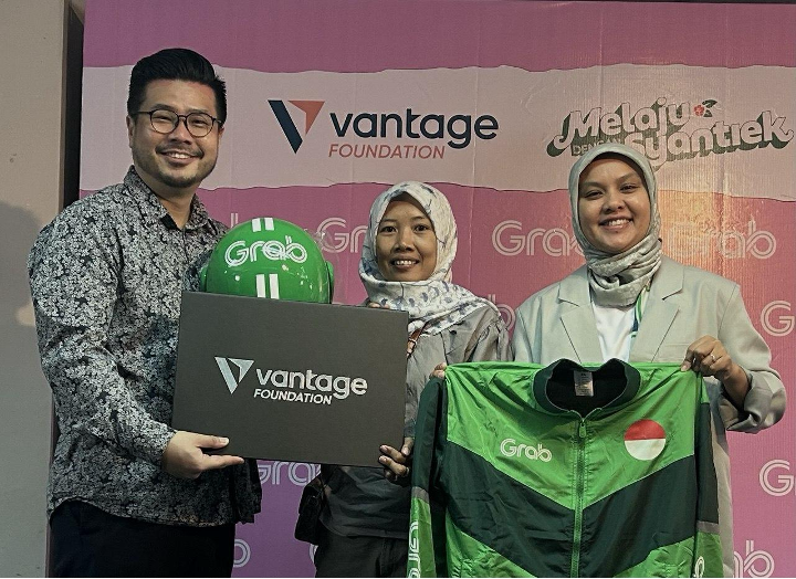 Vantage Foundation has partnered with Grab Indonesia to support their Wiramudi Grab program, which empowers women to earn income flexibly as Grab driver-partners, by helping them to overcome key barriers like lack of capital and necessary driving equipment.